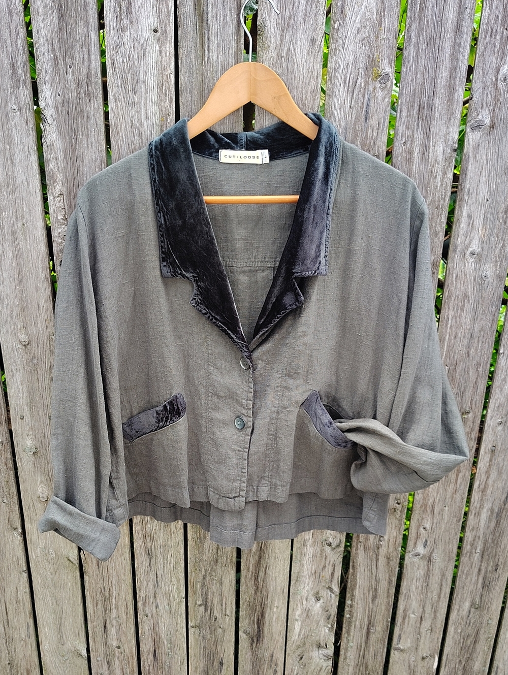 CUT-LOOSE Vintage Style Boxy Linen Jacket in Olive featuring Velvet Trim